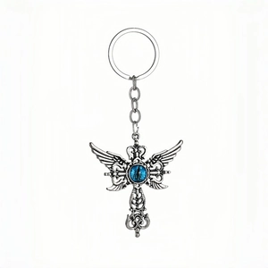 Collier croix ailes d'ange en argent avec pendentif œil bleu sur fond blanc épuré