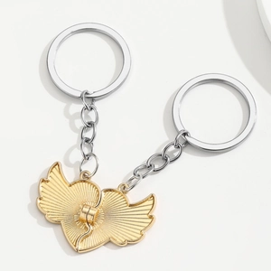 Porte-clés magnétiques ailes de cœur pour couples en finition argent et or poli