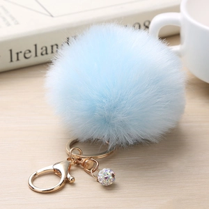 Porte-clés pompon en fausse fourrure bleu clair avec mousqueton doré et boule strass