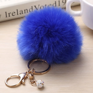 Porte-clés pompon en fausse fourrure bleu roi avec pendentif boule de cristal étincelant