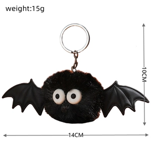 Détail du porte-clés chauve-souris en peluche avec dimensions et anneau métallique