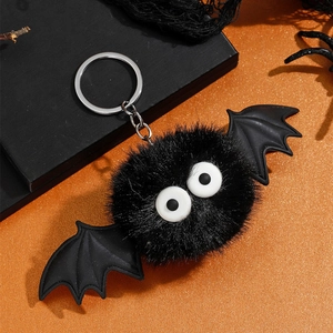 Porte-clés chauve-souris en peluche pour Halloween avec fausse fourrure et ailes noires