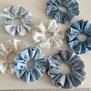 Lot de 7 chouchous bleus et blancs avec pois, carreaux et imprimés nœuds