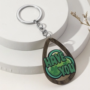 Porte-clés trèfle de la Saint-Patrick en bois en forme de goutte avec motif vert