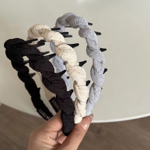 Lot de trois serre-têtes torsadés en tissu avec dents antidérapantes en noir et beige