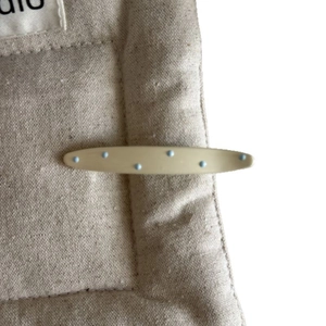 Barrette à cheveux crème à pois bleus au style coréen minimaliste et fini mat