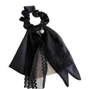 Chouchou en satin noir style français avec nœud en dentelle et pendentif perle