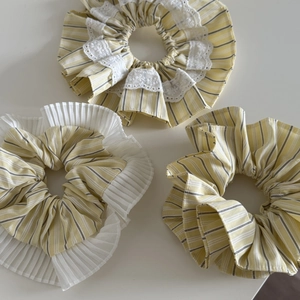 Three-piece striped lace scrunchies set for women in yellow and white elegant style