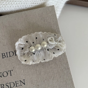 Pince à cheveux élégante à pois bleus et blancs avec dentelle et perles nacrées