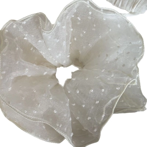 Chouchou minimaliste blanc à pois en tulle organza volumineux pour coiffure élégante
