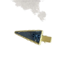 Vintage denim blue bow hair clip with triangular base and yellow side duckbill grip