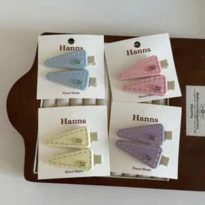 Lot de barrettes triangulaires pastel rose et bleu avec détail de coeur fait main