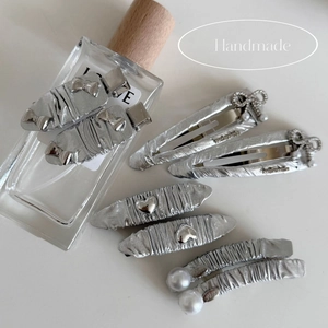 Set di fermagli per capelli in tessuto metallico argento con fiocchi, cuori e perle