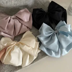 Barrettes à cheveux élégantes en satin avec nœuds en rose, noir, crème et bleu clair