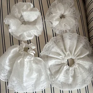 Weißer Seersucker Polka Dot Doppelschichtige Spitze Haargummi Elegant Handgefertigt Große Haargummi Damen Mode Haarschmuck