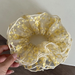 Elastico per capelli in pizzo giallo crema stile francese con ricamo a margherita