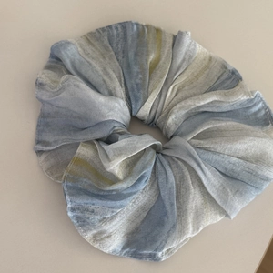 Chouchou style peinture à l'huile artistique en mousseline avec dégradé bleu et gris