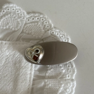Silver bow and heart zircon hair clip with elegant satin finish for women styling