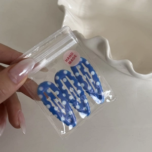 Three-piece set of blue wave-edge BB hair clips with white polka dots for girls
