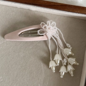Rosa Maiglöckchen-Haarspange mit Perlenblumen und eleganten Quasten für Damen