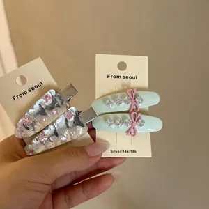 Koreanische Haarspangen-Set in Mintgrün und Silber mit funkelnden Zirkonia-Steinen