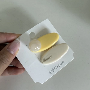 Two-piece set of macaron-colored oval hair clips with pearls and stylish lettering