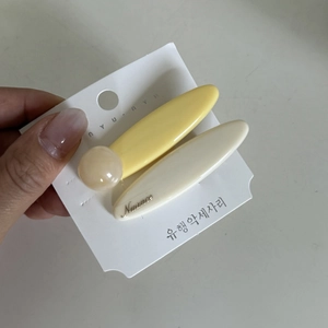 Macaron yellow leaf clip and cream oval hairpin set with Nuance gold lettering