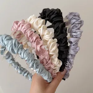 Set di cerchietti in raso plissettato colori assortiti con pettine antiscivolo donna