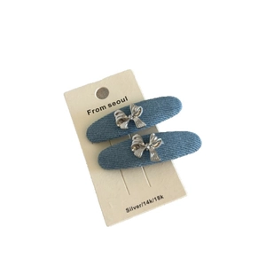 Set di due fermagli per capelli in denim con fiocco argento in stile coreano moderno