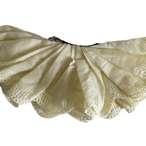 Elegant cream lace hair clip with tiered ruffle design and delicate镂空 crochet edges