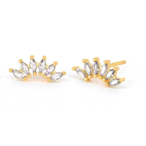 Détail de boucles d'oreilles en cristal marquise avec tige en argent S925 dorée
