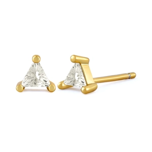 Détail macro de boucles d'oreilles triangle en diamant avec monture dorée élégante