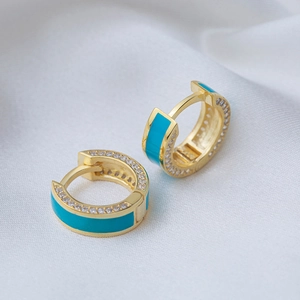 Gouden C-vormige oorringen met blauw emaille en micro-gezette zirkonia accenten