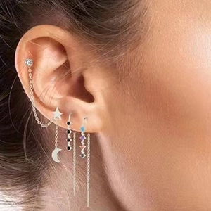 Orecchini a nappa di lusso e set di ear cuff stella e luna in argento con zirconi