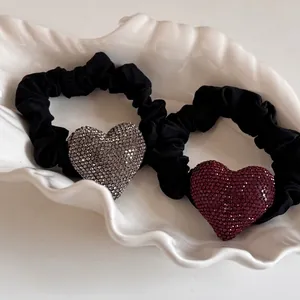 Elegante Scrunchie con Cuore in Strass Fatto a Mano in Tessuto Nero Elastico per Capelli da Donna Accessori per Capelli Moda