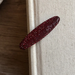 Barrette à cheveux exquise en strass rouge foncé étincelant avec finition diamantée