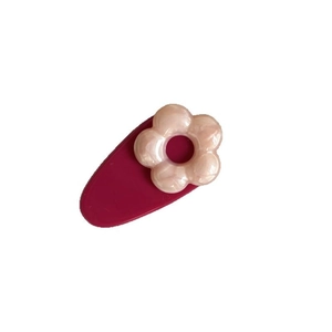 Pince à cheveux fleurie en acétate avec motif pétale rose et fini nacré pour femme