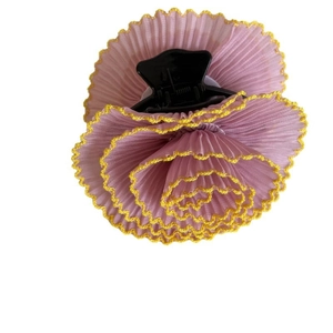Pince à cheveux avec fleurs plissées rose et jaune pour un style élégant et doux