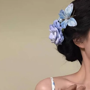 Elegante Fermaglio per Capelli con Farfalla e Fiori in Tessuto Blu Floreale a Becco d'Anatra con Perla Artificial per Donna