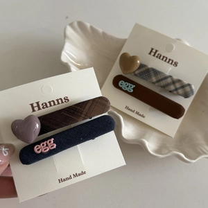 Set de barrettes à cheveux style coréen avec motif à carreaux et détails de coeur