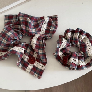 Plaid lace scrunchies set with red heart buttons for vintage hair styling accessories