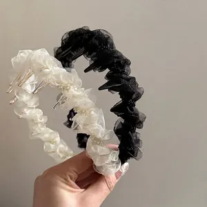 Serre Tête Élégant en Tissu Perlé Vintage Dentelle à Volants Künstliche Perle Bandeau Cheveux avec Dents de Peigne Antidérapantes