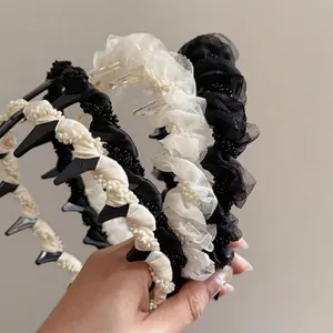 Serre-tête élégant en tissu perlé avec plis vintage et design de peigne antidérapant