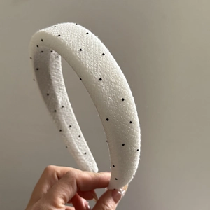 Puffy sponge headband in white fabric with black polka dots for a stylish look