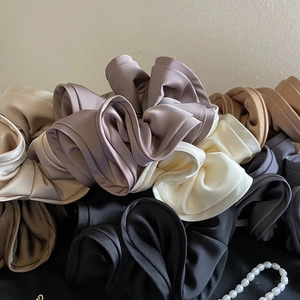 Chouchou en Tissu Satin Style Français Élégant Bordure Oreille de Bois Grand Élastique à Cheveux Couleur Unie Accessoire Femme