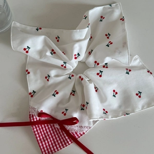 Bandana per animali con ciliegie e pizzo rosso per gatti e cani piccoli stile dolce e carino