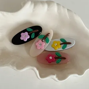 Vierer-Set ovale Haarklammern in Geleefarben mit Strasssteinen und floralen 3D-Akzenten