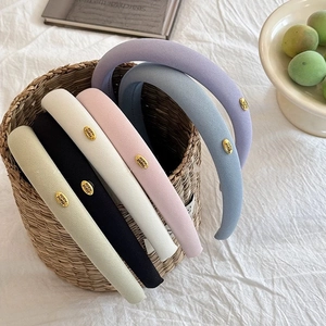 Serre-tête Rayé en Satin Épaissi Fait à la Main pour Femmes Serre-tête à Sommet Crânien Élevé Avec Étiquette en Métal Doré Accessoires de Mode