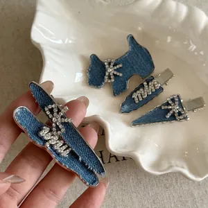 Ensemble de barrettes à cheveux en denim bleu avec nœud et détails en strass brillants
