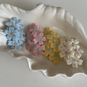 Barrettes à fleurs brodées 3D en rose, bleu et jaune pastel pour filles et femmes